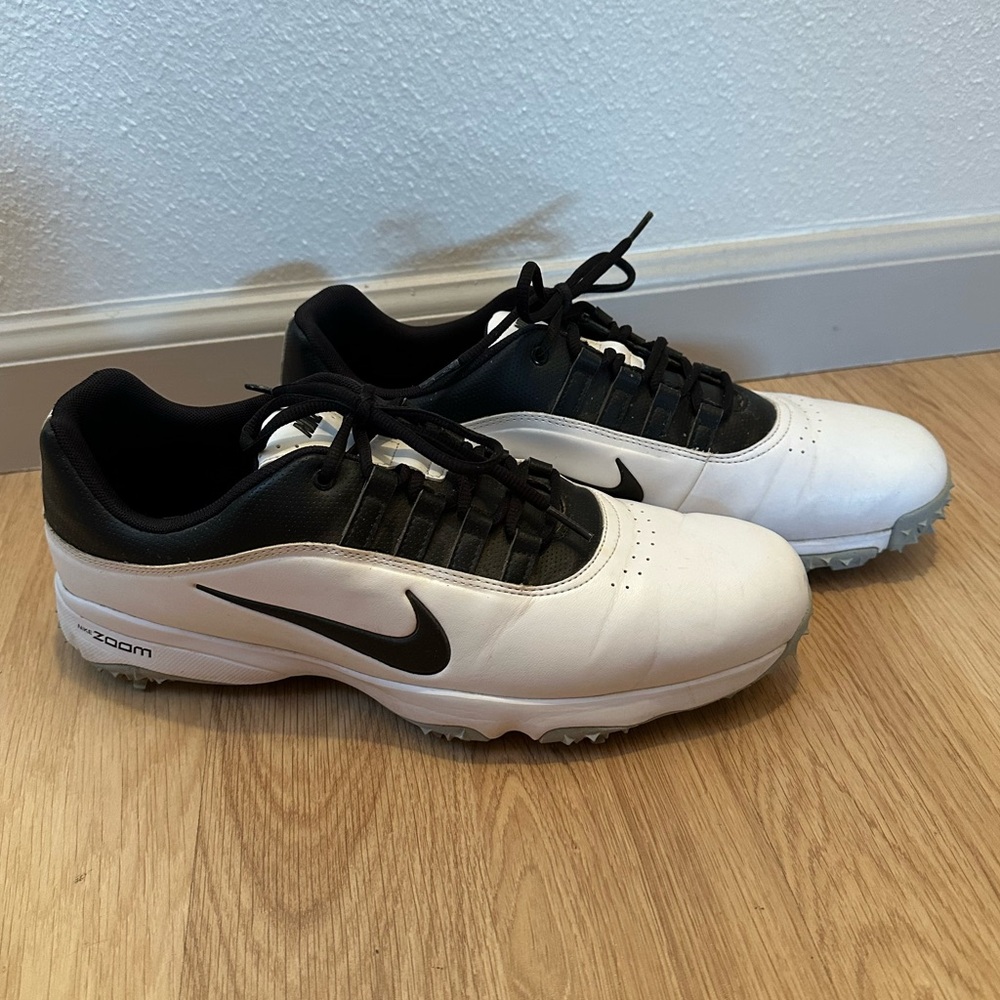 Nike Men's golf Shoes White and Black
